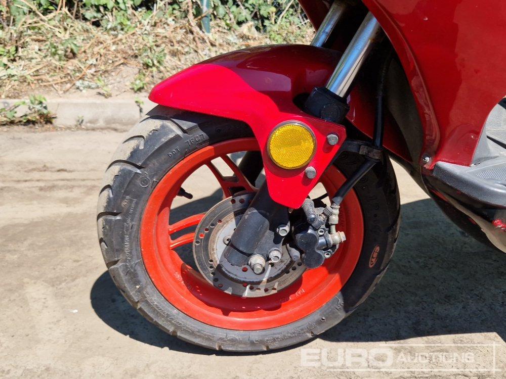 Μοτοσικλέτα Tauris 49ccm Scooter: φωτογραφία 6