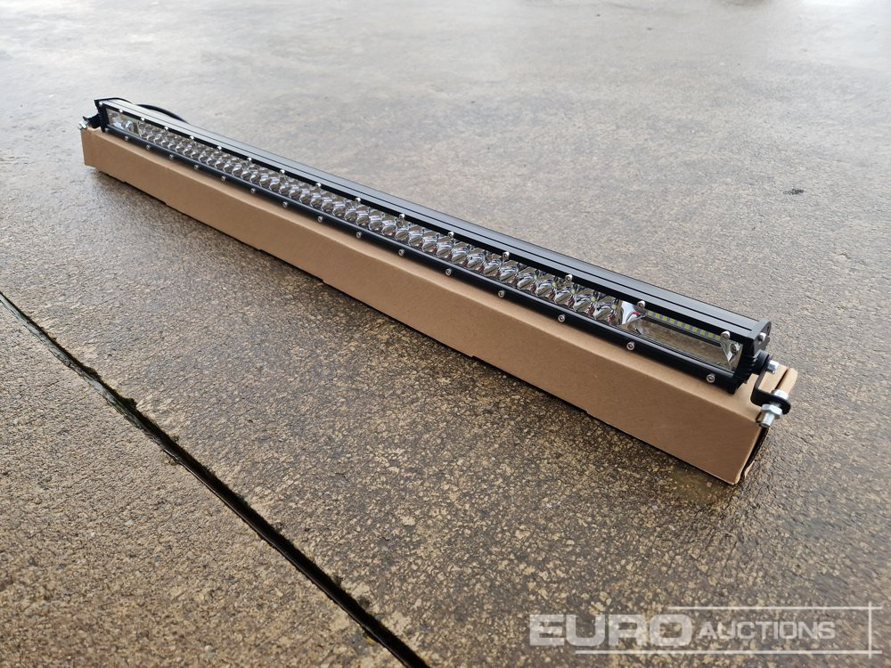 Unused 32" 300W Combo Beam LED Light Bar, Mounting Brackets, IP68 Waterproof - Εξοπλισμού κατασκευών: φωτογραφία 1 Unused 32" 300W Combo Beam LED Light Bar, Mounting Brackets, IP68 Waterproof - Εξοπλισμού κατασκευών: φωτογραφία 1