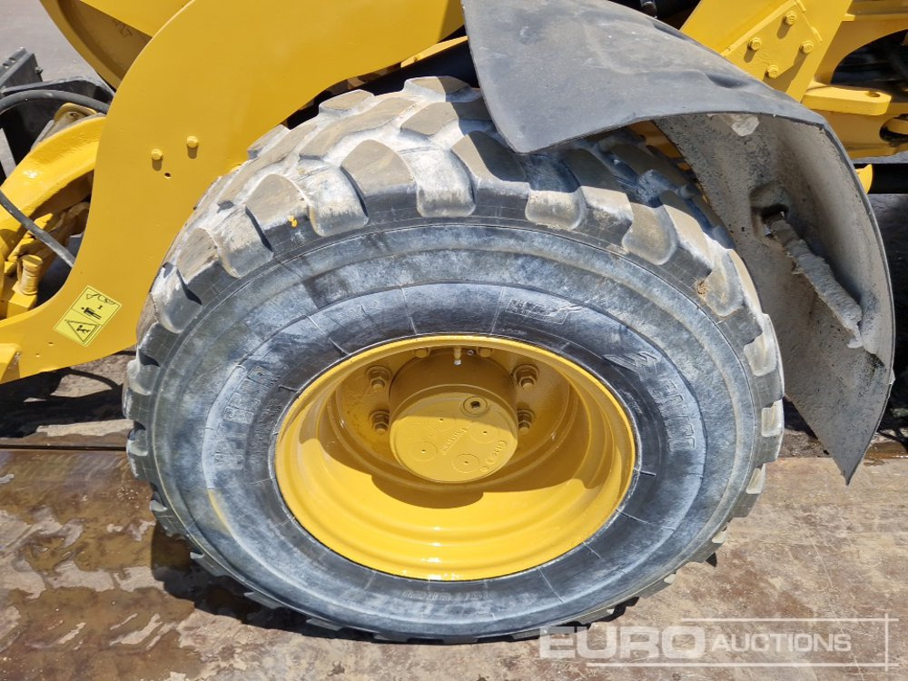 Ελαστιχοφόρος φορτωτής 2010 CAT 908H: φωτογραφία 9