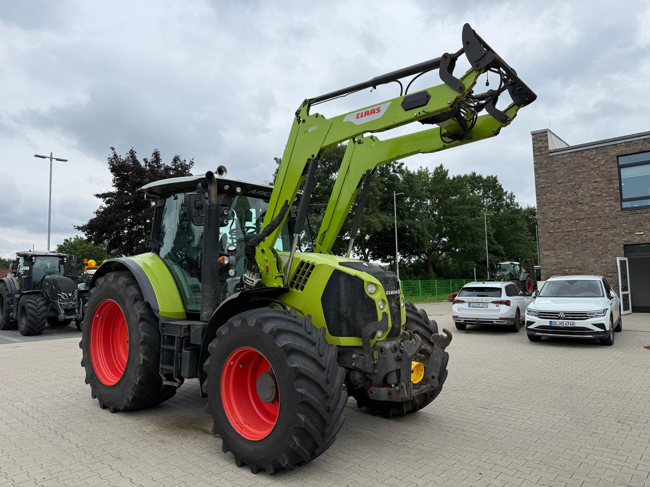 Claas Arion 650 C-Matic - Τρακτέρ: φωτογραφία 1 Claas Arion 650 C-Matic - Τρακτέρ: φωτογραφία 1