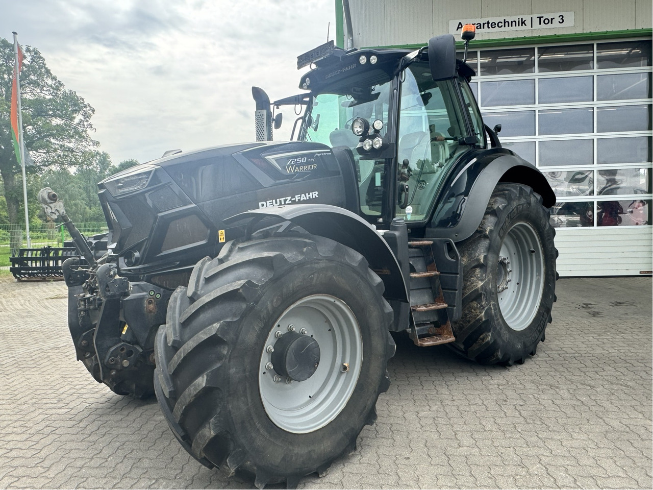 Deutz-Fahr Agrotron 7250 TTV - Τρακτέρ: φωτογραφία 1 Deutz-Fahr Agrotron 7250 TTV - Τρακτέρ: φωτογραφία 1