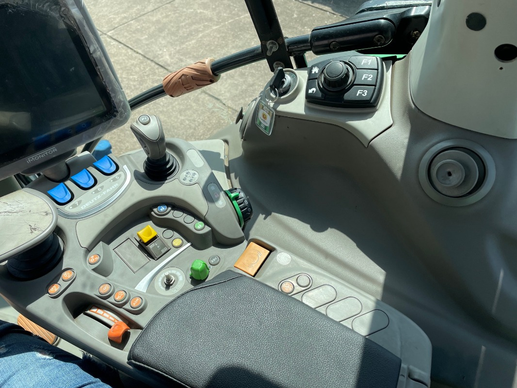 Deutz-Fahr Agrotron 7250 TTV - Τρακτέρ: φωτογραφία 2 Deutz-Fahr Agrotron 7250 TTV - Τρακτέρ: φωτογραφία 2
