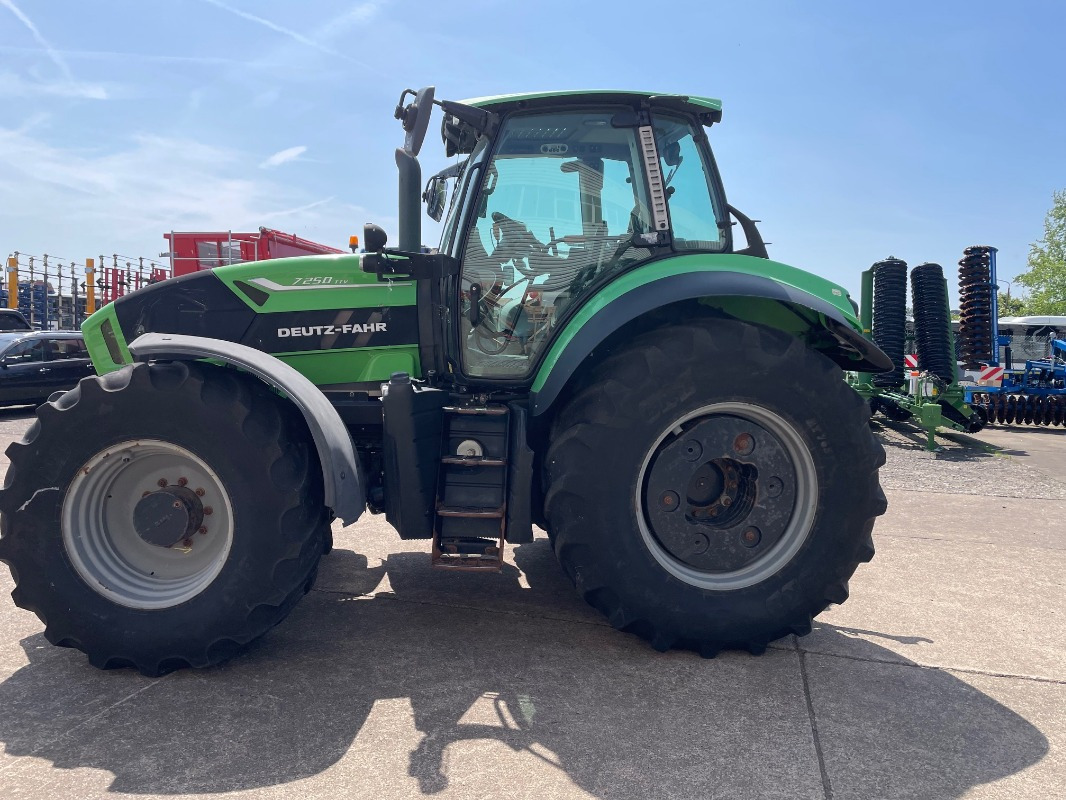 Deutz-Fahr Agrotron 7250 TTV - Τρακτέρ: φωτογραφία 1 Deutz-Fahr Agrotron 7250 TTV - Τρακτέρ: φωτογραφία 1