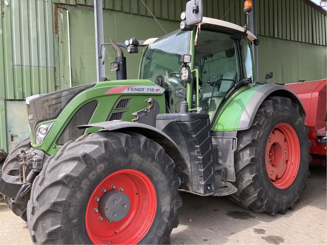 Fendt 718 Vario Profi Plus - Τρακτέρ: φωτογραφία 1 Fendt 718 Vario Profi Plus - Τρακτέρ: φωτογραφία 1