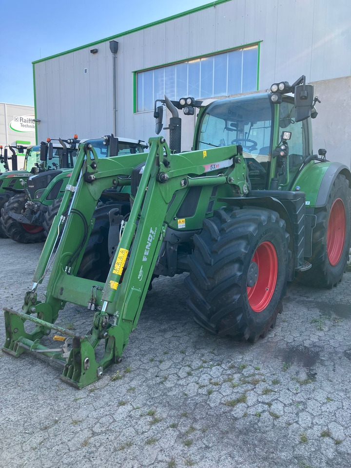 Fendt 718 Vario S4 Power - Τρακτέρ: φωτογραφία 1 Fendt 718 Vario S4 Power - Τρακτέρ: φωτογραφία 1