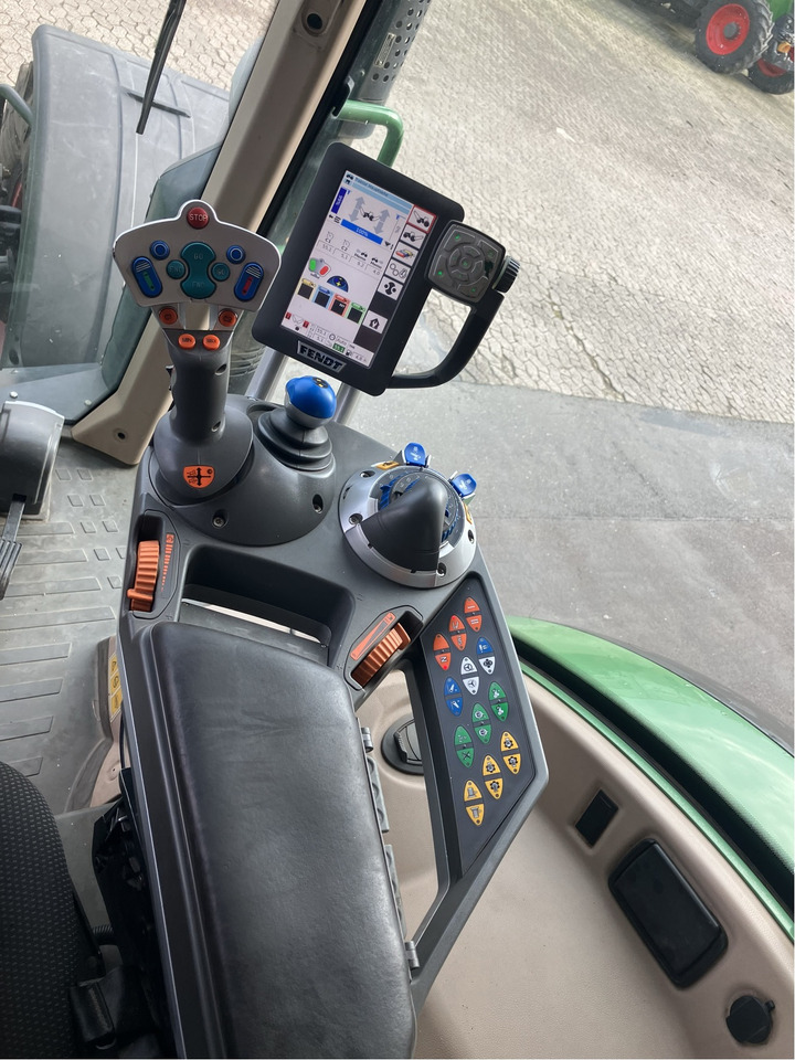 Fendt 718 Vario S4 Power - Τρακτέρ: φωτογραφία 5 Fendt 718 Vario S4 Power - Τρακτέρ: φωτογραφία 5