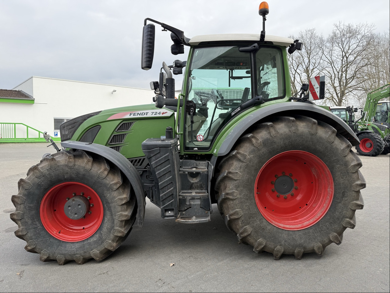 Fendt 724 Vario S4 - Τρακτέρ: φωτογραφία 2 Fendt 724 Vario S4 - Τρακτέρ: φωτογραφία 2