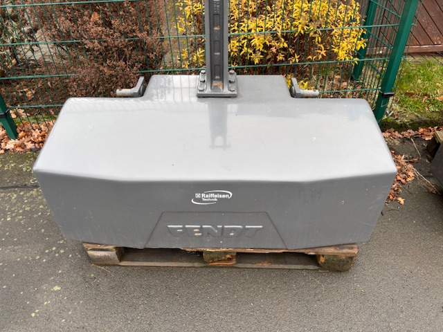 Fendt Belastungsgewicht 2500 kg - Τρακτέρ: φωτογραφία 1 Fendt Belastungsgewicht 2500 kg - Τρακτέρ: φωτογραφία 1