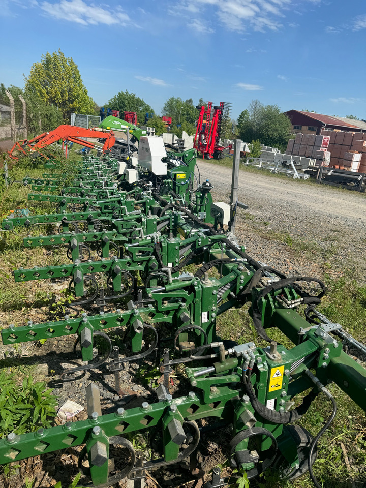 Garford Robocrop Guided Hoe - Θεριζοαλωνιστική μηχανή τεύτλων: φωτογραφία 3 Garford Robocrop Guided Hoe - Θεριζοαλωνιστική μηχανή τεύτλων: φωτογραφία 3