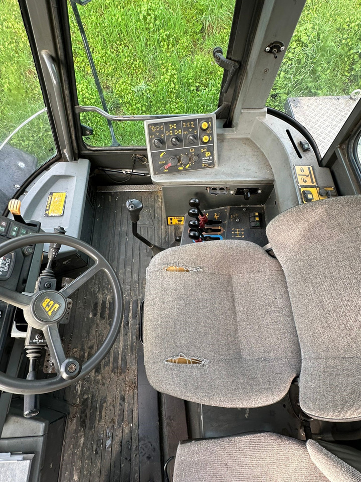 JCB Fastrac - Τρακτέρ: φωτογραφία 3 JCB Fastrac - Τρακτέρ: φωτογραφία 3