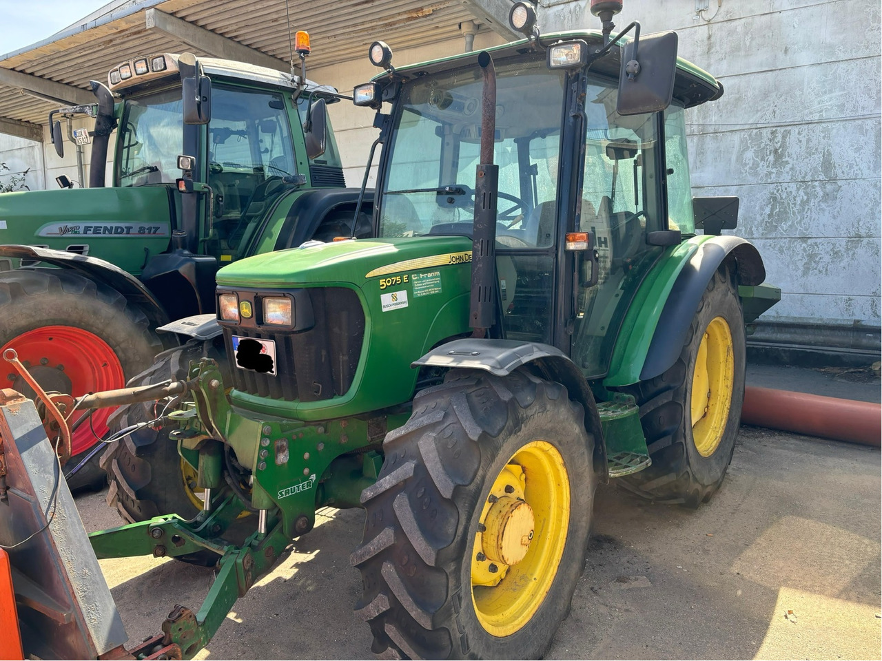John Deere 5075 E - Τρακτέρ: φωτογραφία 1 John Deere 5075 E - Τρακτέρ: φωτογραφία 1