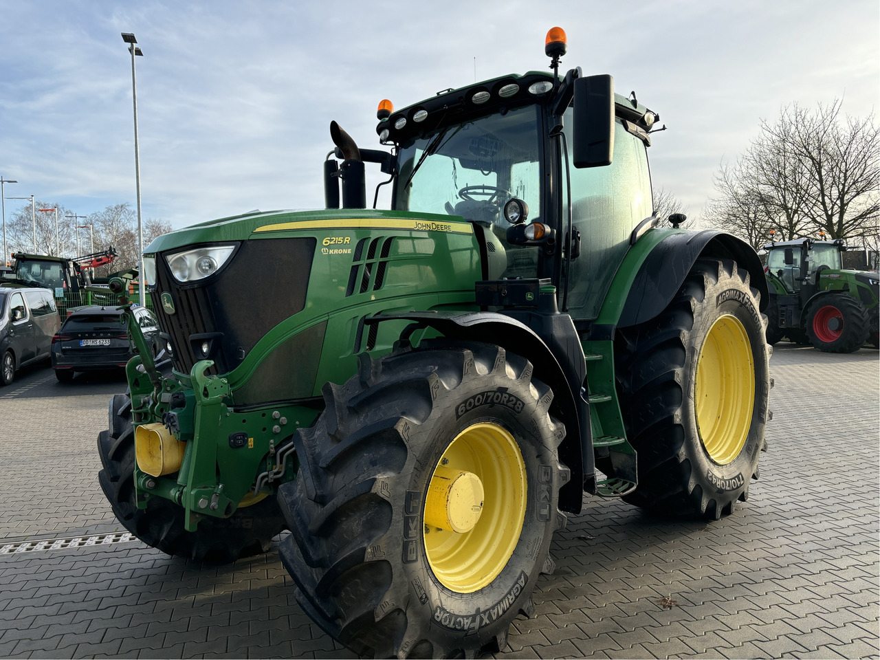 John Deere 6215R - Τρακτέρ: φωτογραφία 1 John Deere 6215R - Τρακτέρ: φωτογραφία 1