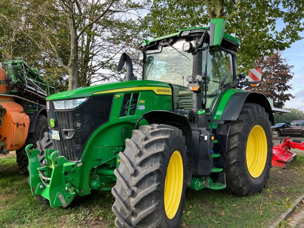 John Deere 7R 330 - Τρακτέρ: φωτογραφία 1 John Deere 7R 330 - Τρακτέρ: φωτογραφία 1