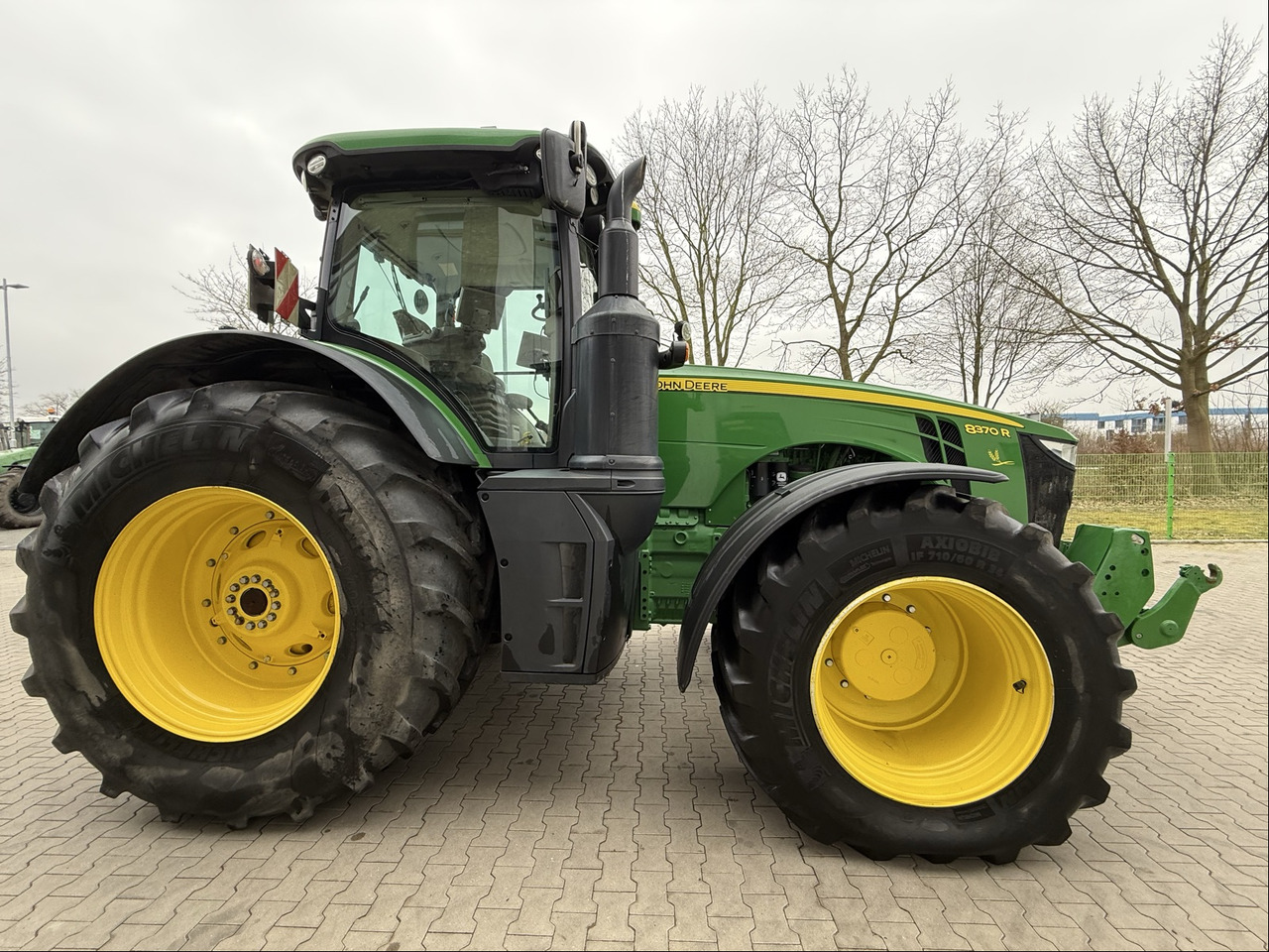 John Deere 8370 R - Τρακτέρ: φωτογραφία 5 John Deere 8370 R - Τρακτέρ: φωτογραφία 5
