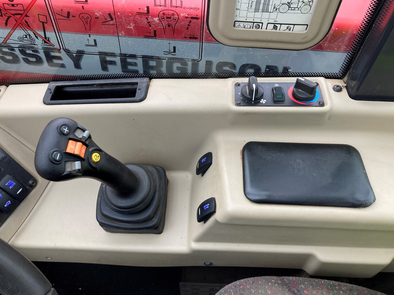 Massey Ferguson Telekoplader TH 7038 - Τηλεσκοπικός φορτωτής: φωτογραφία 3 Massey Ferguson Telekoplader TH 7038 - Τηλεσκοπικός φορτωτής: φωτογραφία 3