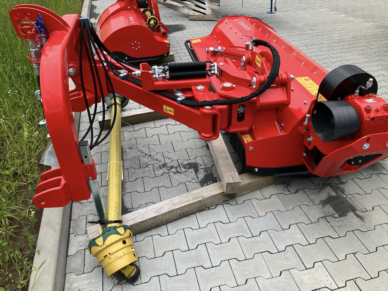 Tehnos Mulcher MB 220R PROFI LW - Καταστροφέας με σφυριά: φωτογραφία 2 Tehnos Mulcher MB 220R PROFI LW - Καταστροφέας με σφυριά: φωτογραφία 2