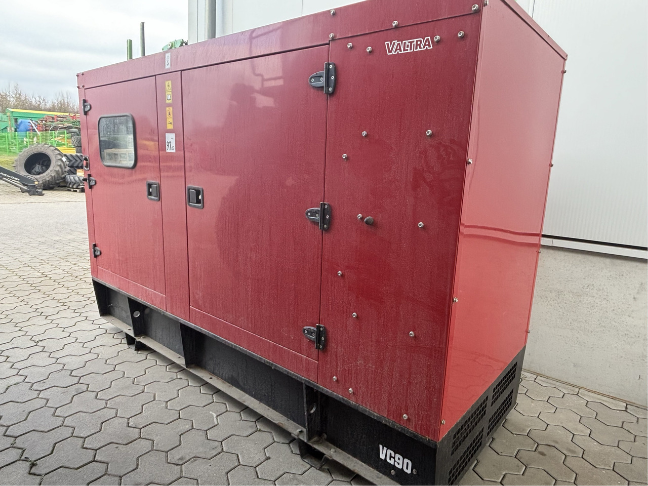 Valtra Diesel-Generator VG90 - Εργαλείο/ Εξοπλισμός: φωτογραφία 4 Valtra Diesel-Generator VG90 - Εργαλείο/ Εξοπλισμός: φωτογραφία 4