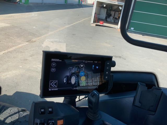 Valtra T 235 Versu - Τρακτέρ: φωτογραφία 3 Valtra T 235 Versu - Τρακτέρ: φωτογραφία 3