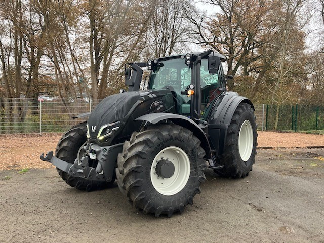 Valtra T235 V 2A1 - Τρακτέρ: φωτογραφία 1 Valtra T235 V 2A1 - Τρακτέρ: φωτογραφία 1
