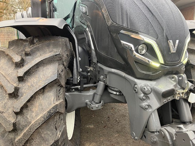 Valtra T235 V 2A1 - Τρακτέρ: φωτογραφία 3 Valtra T235 V 2A1 - Τρακτέρ: φωτογραφία 3