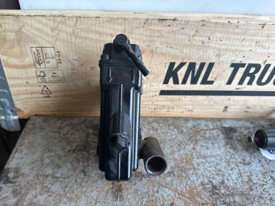 MAN CAB HYDRALIK TILT PUMP 85.41723-6108 - Καμπίνα και εσωτερικό για Φορτηγό: φωτογραφία 3 MAN CAB HYDRALIK TILT PUMP 85.41723-6108 - Καμπίνα και εσωτερικό για Φορτηγό: φωτογραφία 3