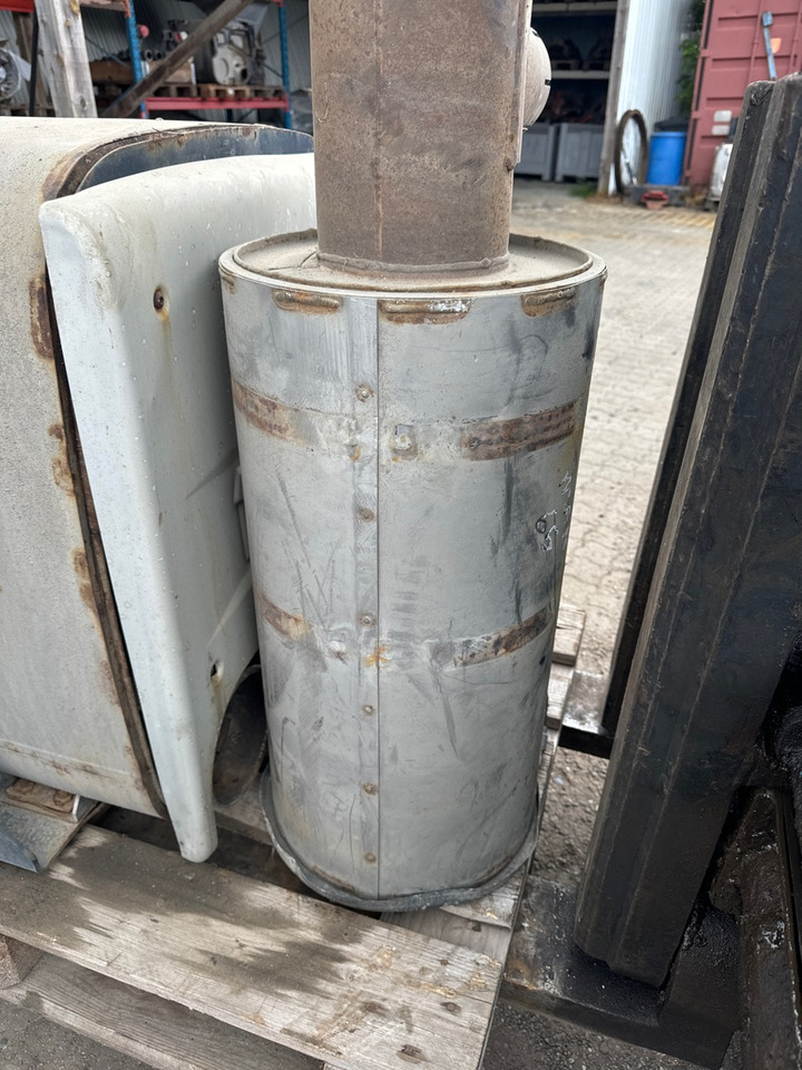 MAN EXHAUST 82.15101-0049 - Σιγαστήρας για Φορτηγό: φωτογραφία 1 MAN EXHAUST 82.15101-0049 - Σιγαστήρας για Φορτηγό: φωτογραφία 1