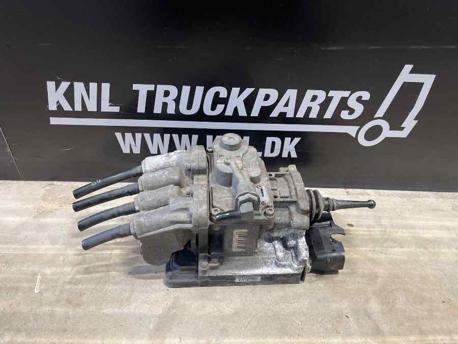 MAN FOOT BREAKE VALVE 81.52130-6305 - Βαλβίδα φρένων για Φορτηγό: φωτογραφία 1 MAN FOOT BREAKE VALVE 81.52130-6305 - Βαλβίδα φρένων για Φορτηγό: φωτογραφία 1