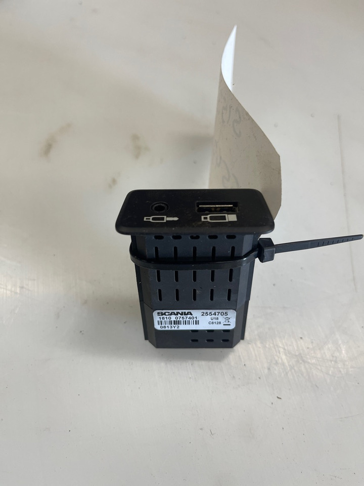SCANIA USB PORT 2554705 - Ταμπλό αυτοκινήτου για Φορτηγό: φωτογραφία 1 SCANIA USB PORT 2554705 - Ταμπλό αυτοκινήτου για Φορτηγό: φωτογραφία 1