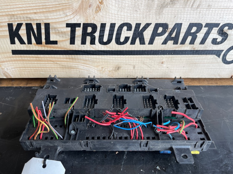 VOLVO FUSE AND RELAY CENTRE 20568055 - Ηλεκτρικό σύστημα για Φορτηγό: φωτογραφία 2 VOLVO FUSE AND RELAY CENTRE 20568055 - Ηλεκτρικό σύστημα για Φορτηγό: φωτογραφία 2