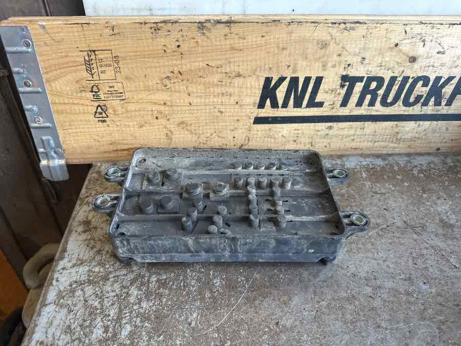 VOLVO FUSE BOX 23098516 - Ηλεκτρικό σύστημα για Φορτηγό: φωτογραφία 2 VOLVO FUSE BOX 23098516 - Ηλεκτρικό σύστημα για Φορτηγό: φωτογραφία 2