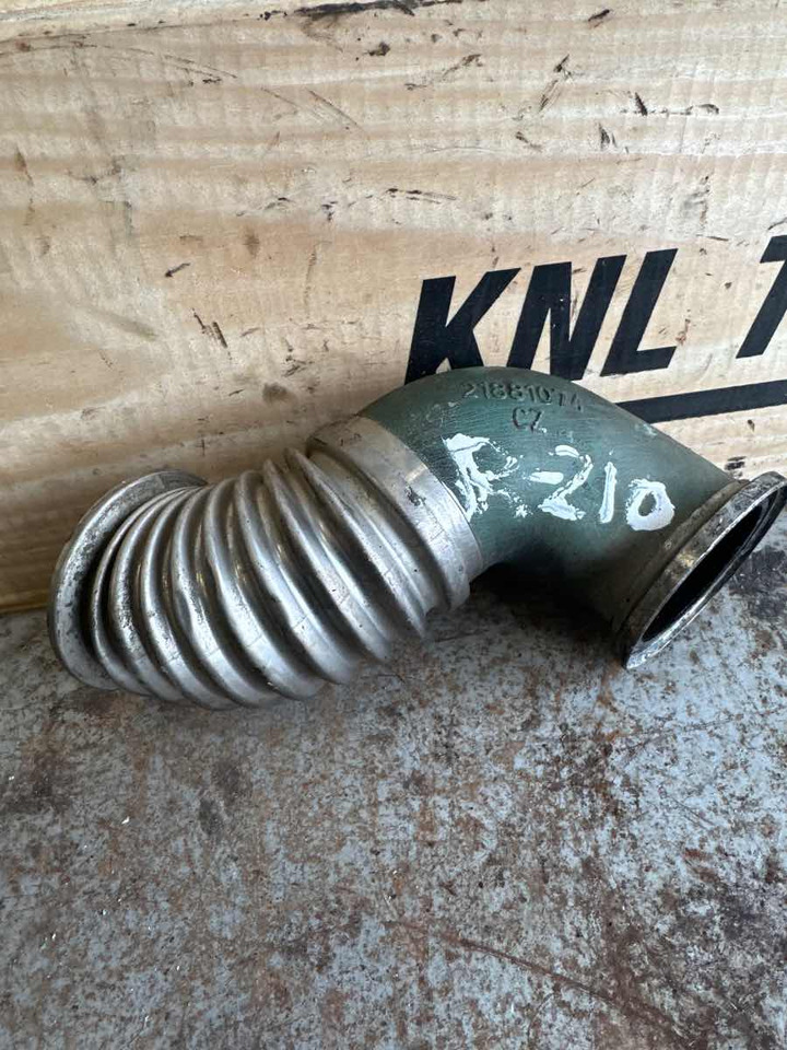 VOLVO PIPE 21881074 - Σωλήνας εισαγωγής αέρα για Φορτηγό: φωτογραφία 1 VOLVO PIPE 21881074 - Σωλήνας εισαγωγής αέρα για Φορτηγό: φωτογραφία 1