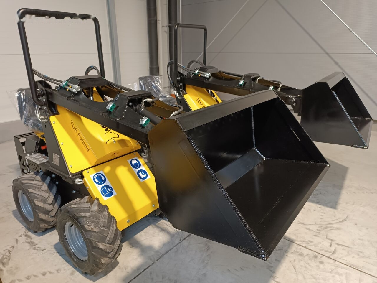 Tur Poland Radlader Mini loader Mini Hoflader N 520 - Φορτωτής πλάγιας ολίσθησης: φωτογραφία 4 Tur Poland Radlader Mini loader Mini Hoflader N 520 - Φορτωτής πλάγιας ολίσθησης: φωτογραφία 4