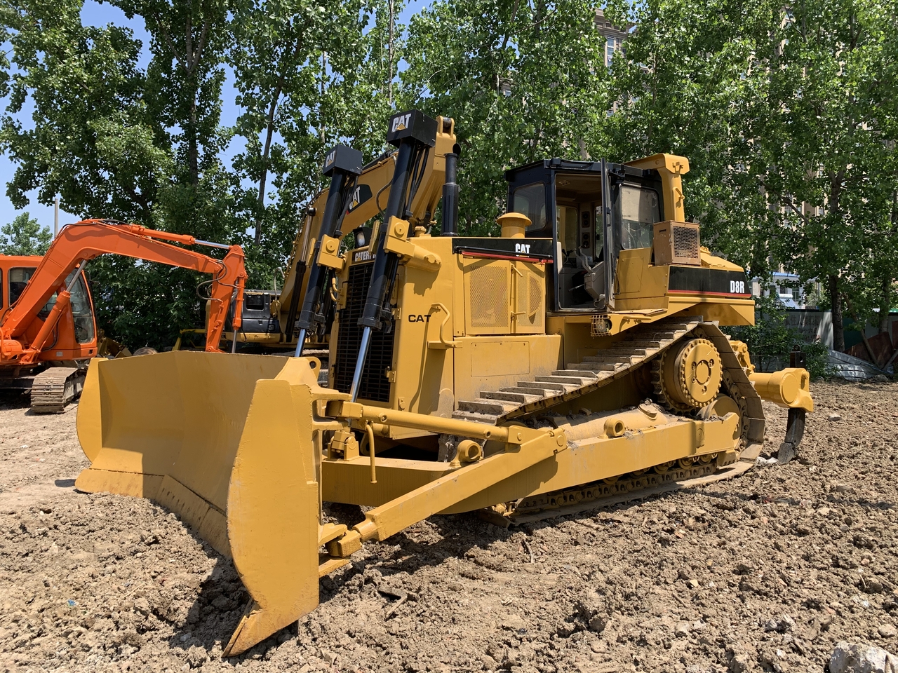CATERPILLAR D8R - Μπουλντόζα: φωτογραφία 1 CATERPILLAR D8R - Μπουλντόζα: φωτογραφία 1