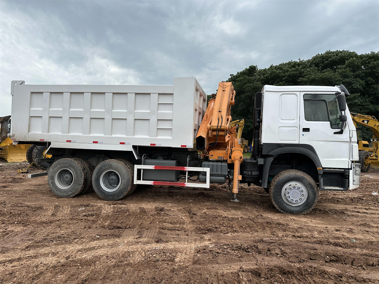 HOWO 371 Mounted Crane Dump truck - Φορτηγό με γερανό: φωτογραφία 5 HOWO 371 Mounted Crane Dump truck - Φορτηγό με γερανό: φωτογραφία 5