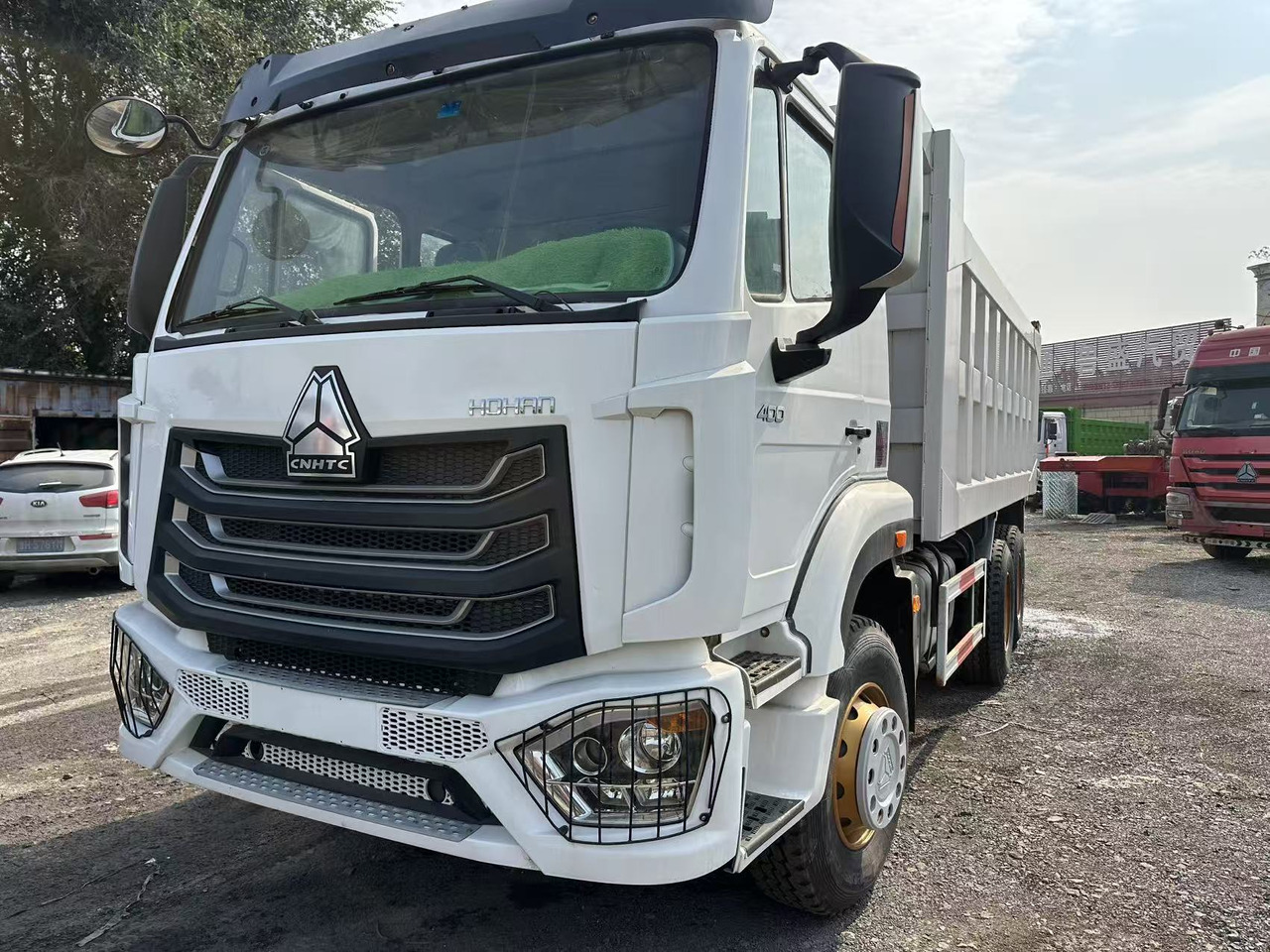 SINOTRUK HOHAN 400HP - Φορτηγό ανατρεπόμενο: φωτογραφία 3 SINOTRUK HOHAN 400HP - Φορτηγό ανατρεπόμενο: φωτογραφία 3