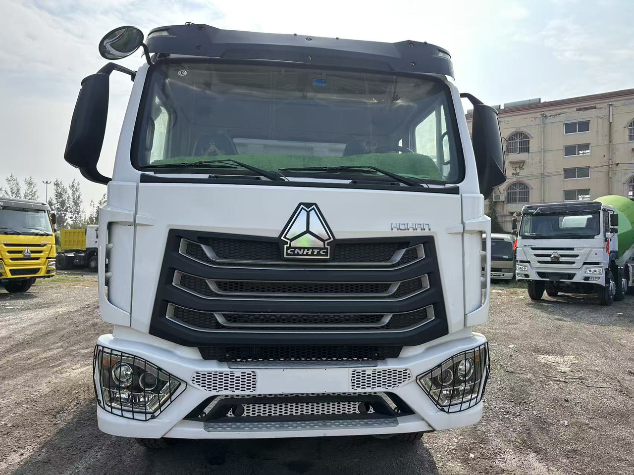 SINOTRUK HOHAN 400hp 6x4 tipper truck - Φορτηγό ανατρεπόμενο: φωτογραφία 4 SINOTRUK HOHAN 400hp 6x4 tipper truck - Φορτηγό ανατρεπόμενο: φωτογραφία 4