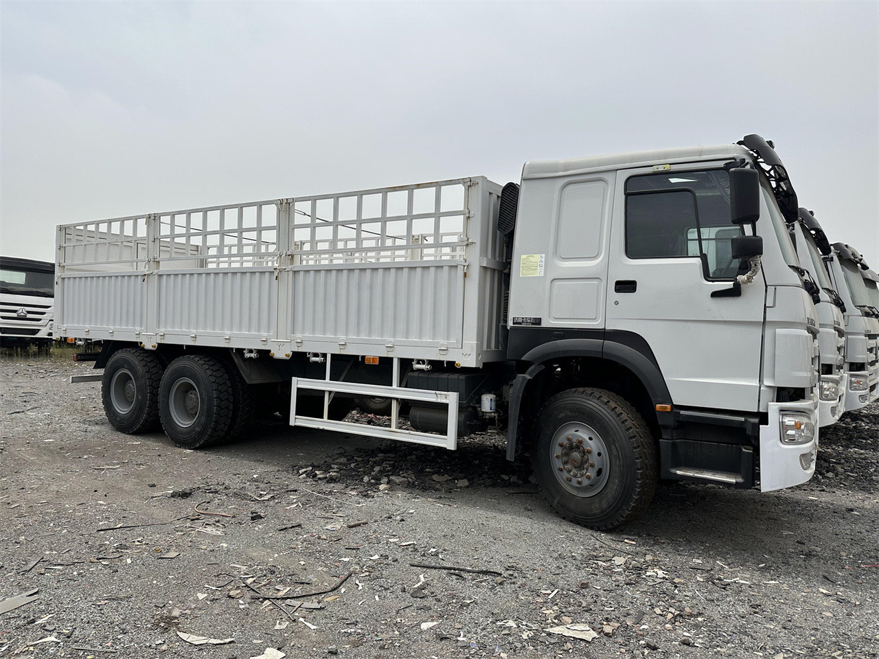 SINOTRUK HOWO 371 Cargo truck - Φορτηγό μεταφορά ζώων: φωτογραφία 3 SINOTRUK HOWO 371 Cargo truck - Φορτηγό μεταφορά ζώων: φωτογραφία 3