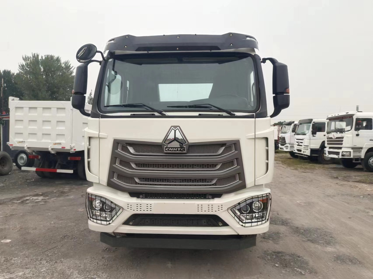 SINOTRUK HOWO 371hp 6X4 Tractor unit - Τράκτορας: φωτογραφία 1 SINOTRUK HOWO 371hp 6X4 Tractor unit - Τράκτορας: φωτογραφία 1