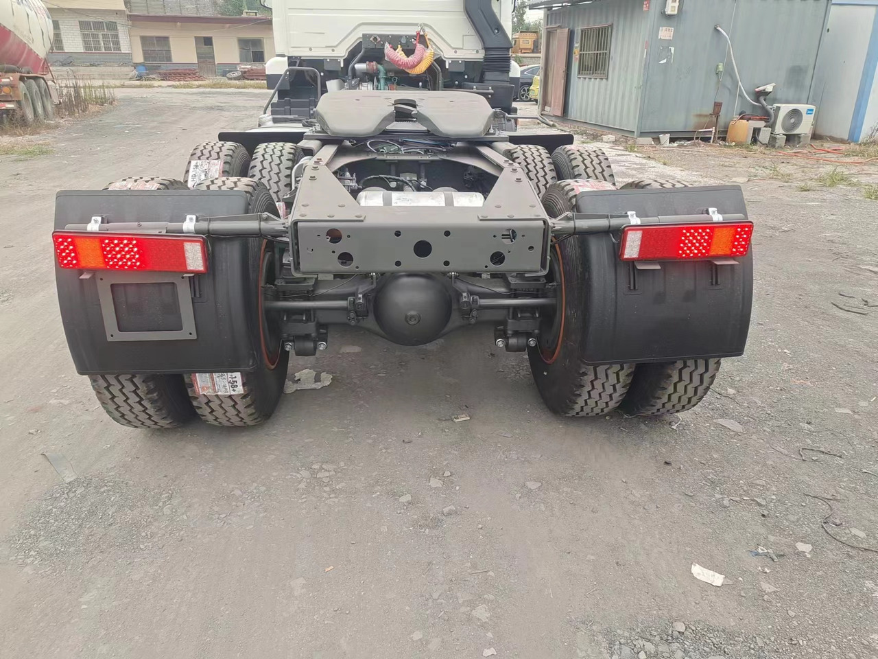 SINOTRUK HOWO 371hp 6X4 Tractor unit - Τράκτορας: φωτογραφία 5 SINOTRUK HOWO 371hp 6X4 Tractor unit - Τράκτορας: φωτογραφία 5