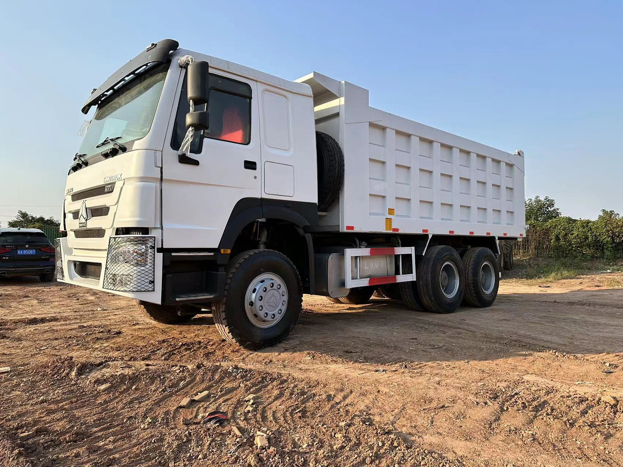 SINOTRUK HOWO 371hp 6x4 - Φορτηγό ανατρεπόμενο: φωτογραφία 4 SINOTRUK HOWO 371hp 6x4 - Φορτηγό ανατρεπόμενο: φωτογραφία 4