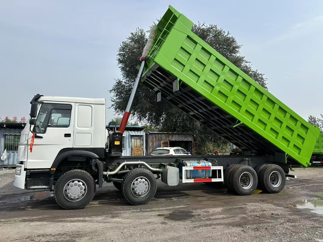 SINOTRUK HOWO 420HP 8X4 Tipper Truck - Φορτηγό ανατρεπόμενο: φωτογραφία 1 SINOTRUK HOWO 420HP 8X4 Tipper Truck - Φορτηγό ανατρεπόμενο: φωτογραφία 1