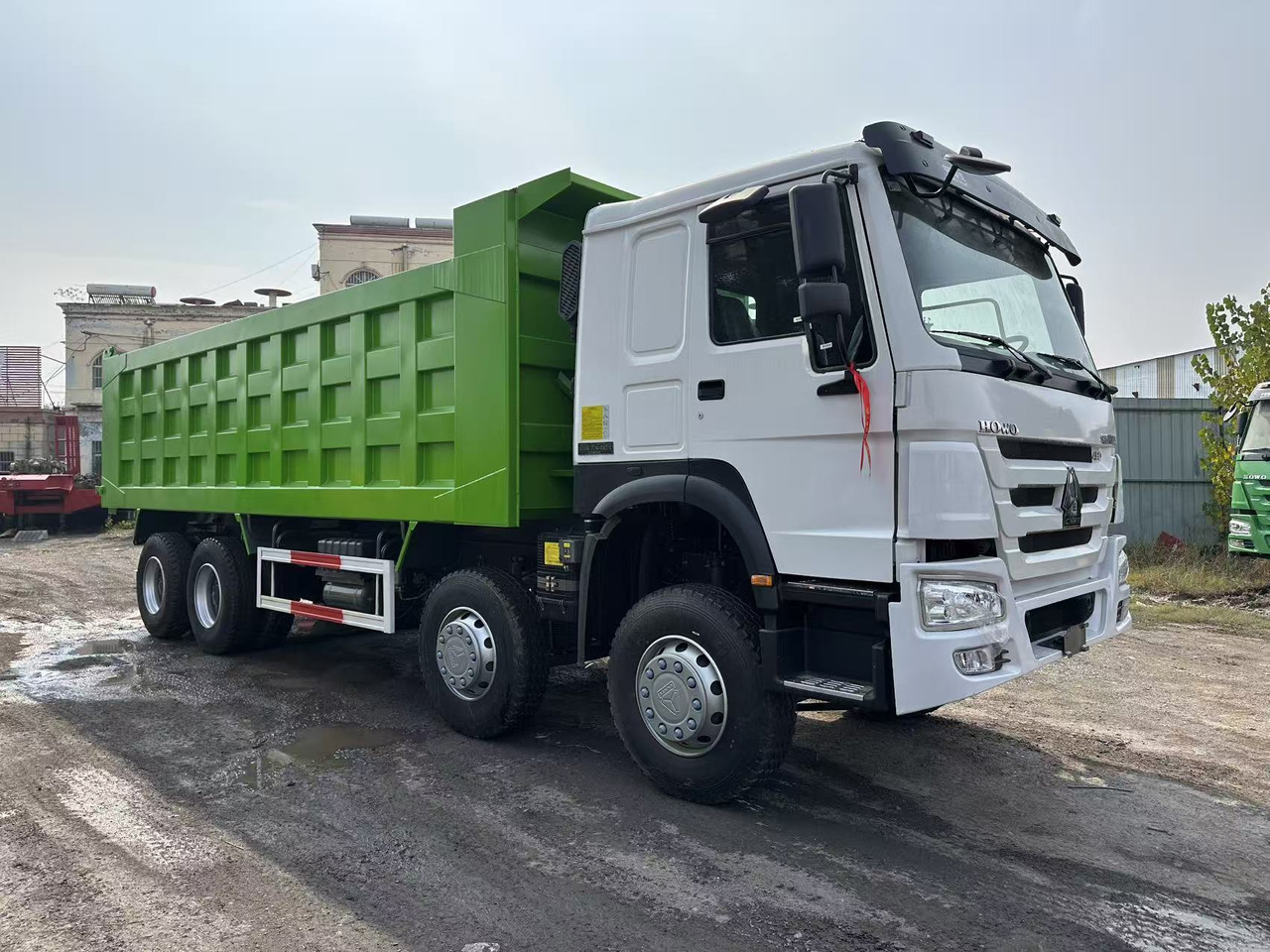 SINOTRUK HOWO 420HP 8X4 Tipper Truck - Φορτηγό ανατρεπόμενο: φωτογραφία 2 SINOTRUK HOWO 420HP 8X4 Tipper Truck - Φορτηγό ανατρεπόμενο: φωτογραφία 2