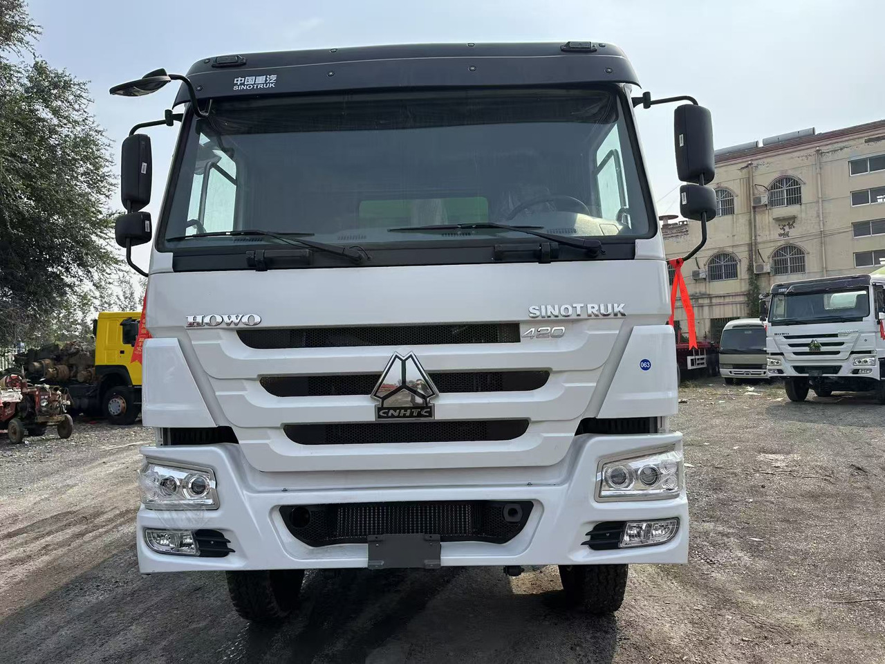 SINOTRUK HOWO 420HP 8X4 Tipper Truck - Φορτηγό ανατρεπόμενο: φωτογραφία 5 SINOTRUK HOWO 420HP 8X4 Tipper Truck - Φορτηγό ανατρεπόμενο: φωτογραφία 5