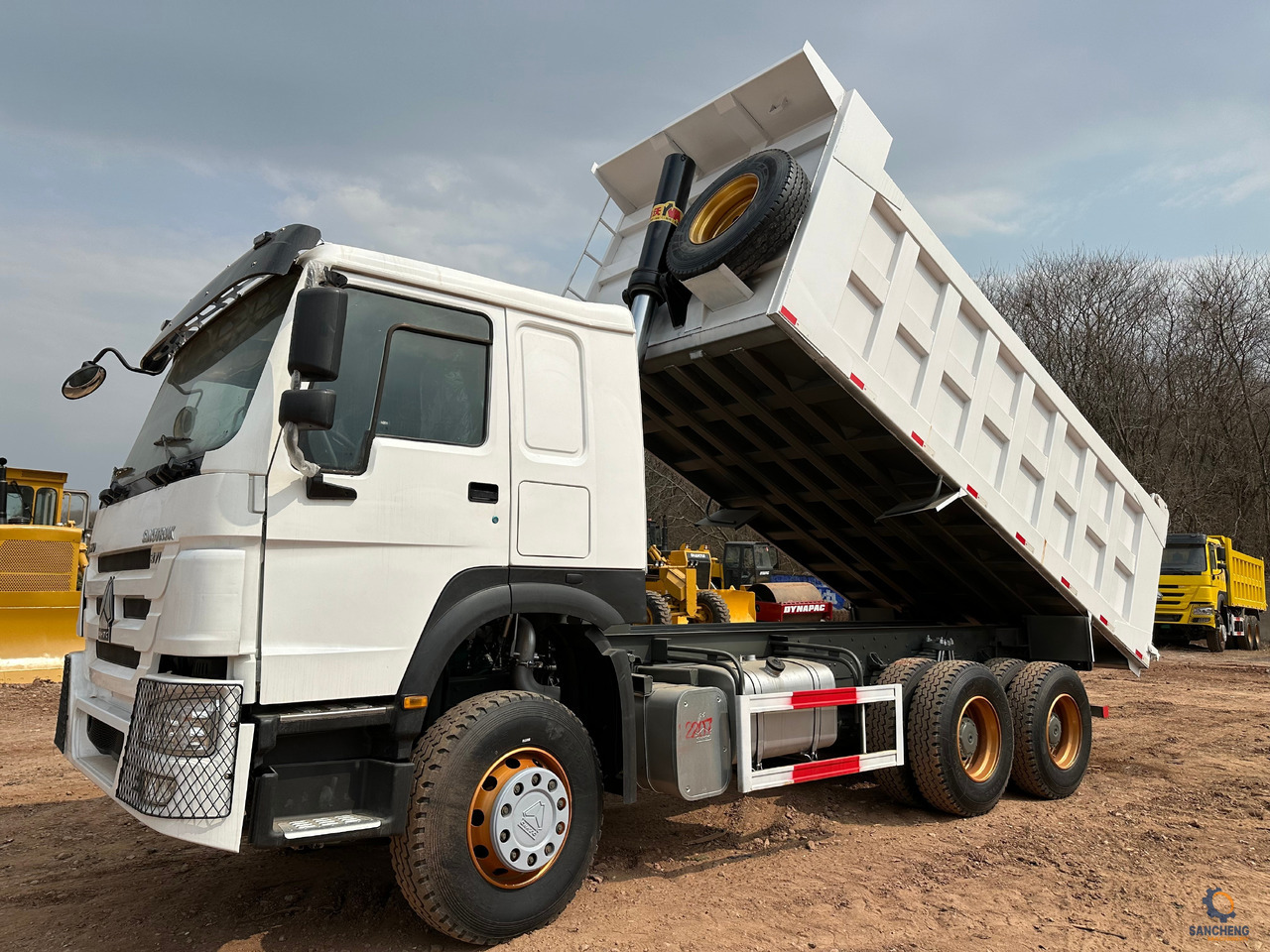 SINOTRUK HOWO Dump truck 371 6x4 - Φορτηγό ανατρεπόμενο: φωτογραφία 1 SINOTRUK HOWO Dump truck 371 6x4 - Φορτηγό ανατρεπόμενο: φωτογραφία 1