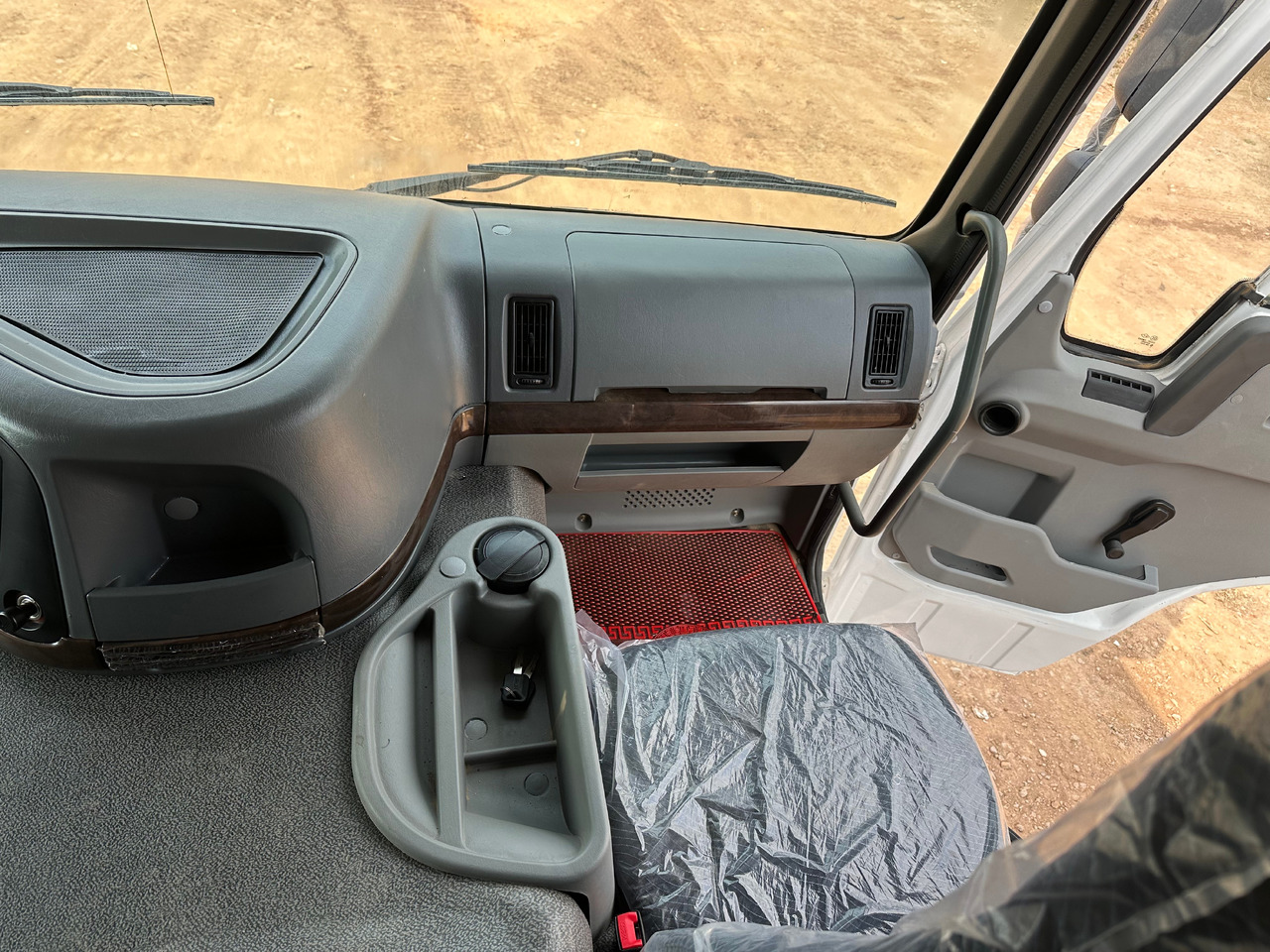 SINOTRUK HOWO Dump truck 371hp 6x4 - Φορτηγό ανατρεπόμενο: φωτογραφία 5 SINOTRUK HOWO Dump truck 371hp 6x4 - Φορτηγό ανατρεπόμενο: φωτογραφία 5