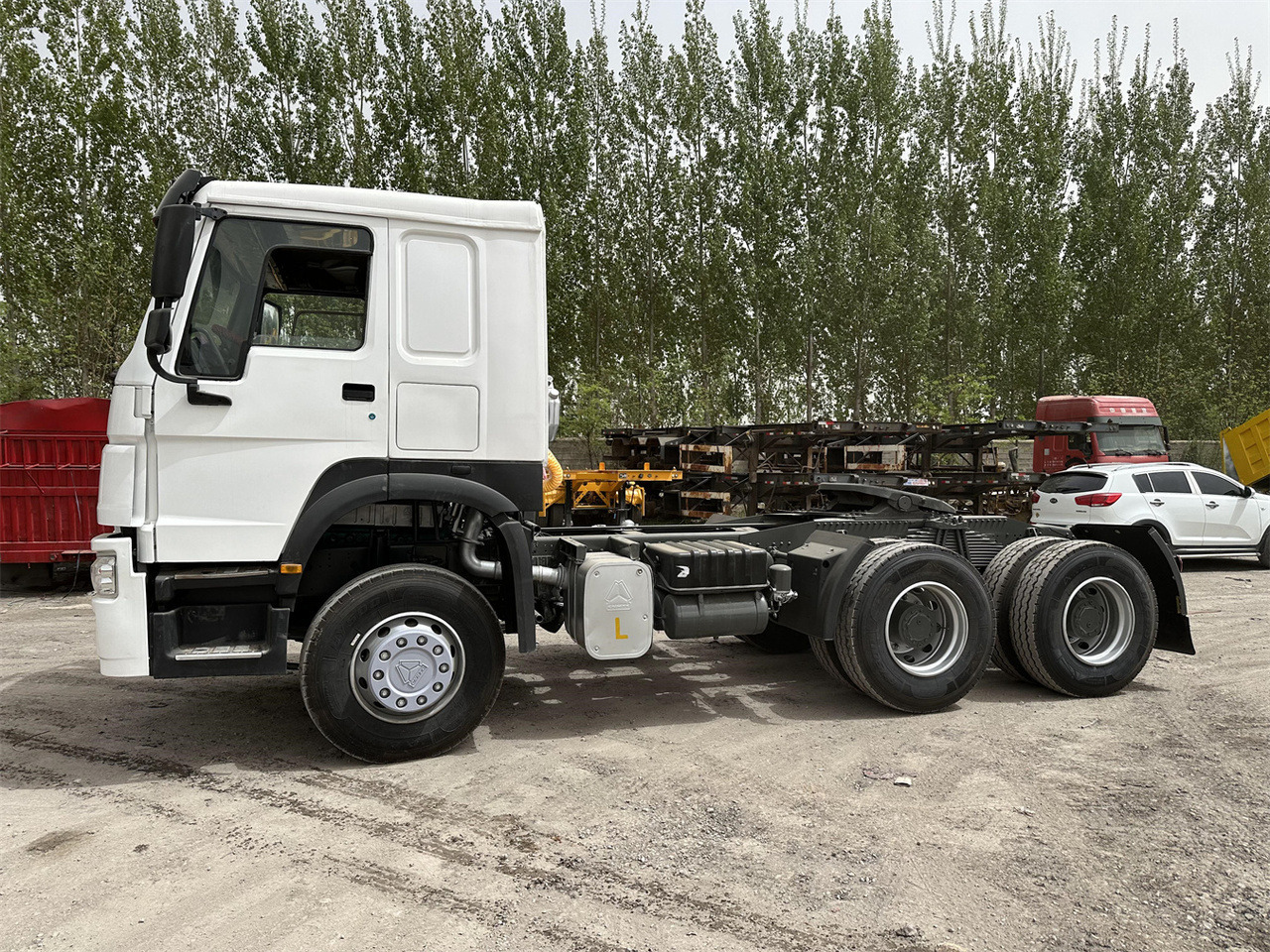 SINOTRUK Howo 371hp Truck Head - Τράκτορας: φωτογραφία 5 SINOTRUK Howo 371hp Truck Head - Τράκτορας: φωτογραφία 5