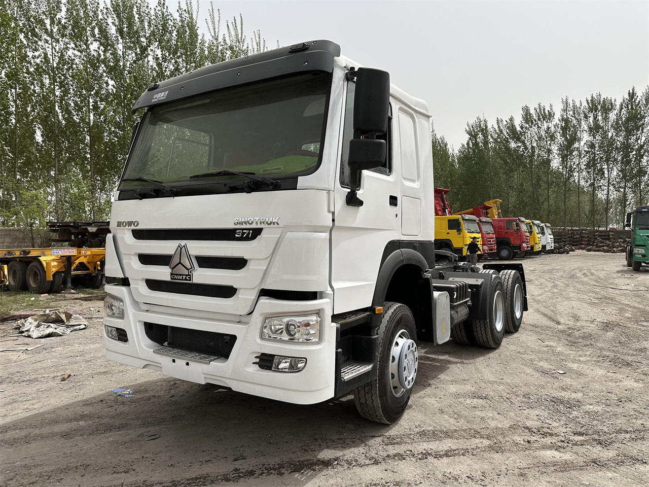 SINOTRUK Howo 371hp Truck Head - Τράκτορας: φωτογραφία 2 SINOTRUK Howo 371hp Truck Head - Τράκτορας: φωτογραφία 2