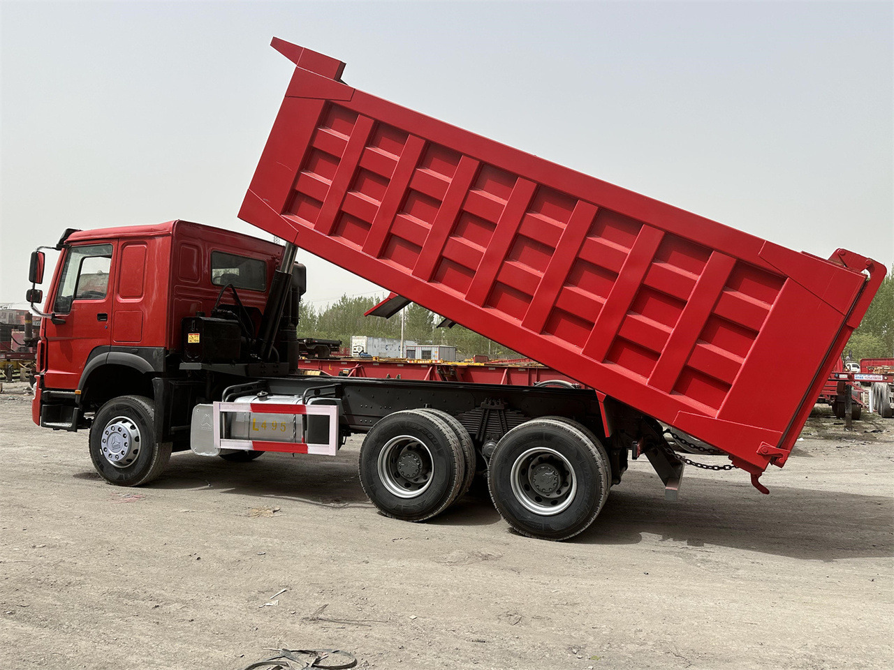 SINOTRUK Howo Dump truck 371 - Φορτηγό ανατρεπόμενο: φωτογραφία 2 SINOTRUK Howo Dump truck 371 - Φορτηγό ανατρεπόμενο: φωτογραφία 2