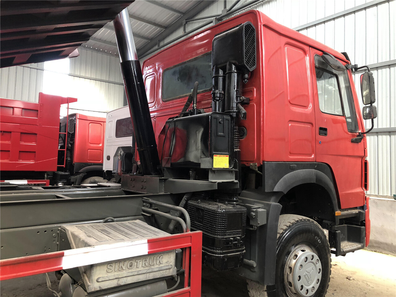 SINOTRUK Howo Dump truck 371 - Φορτηγό ανατρεπόμενο: φωτογραφία 4 SINOTRUK Howo Dump truck 371 - Φορτηγό ανατρεπόμενο: φωτογραφία 4