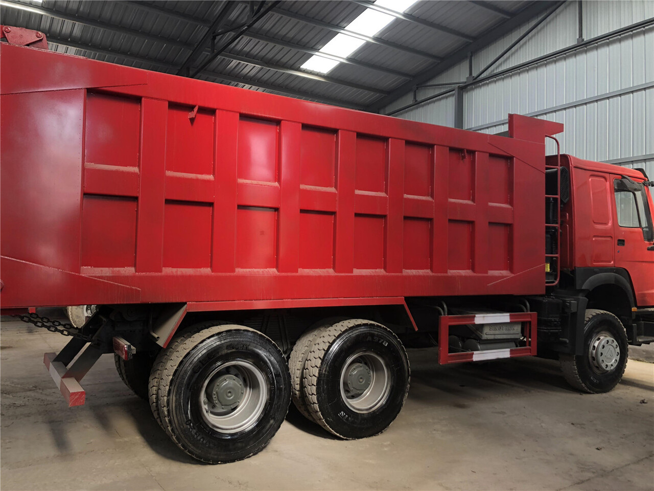 SINOTRUK Howo Dump truck 371 - Φορτηγό ανατρεπόμενο: φωτογραφία 3 SINOTRUK Howo Dump truck 371 - Φορτηγό ανατρεπόμενο: φωτογραφία 3